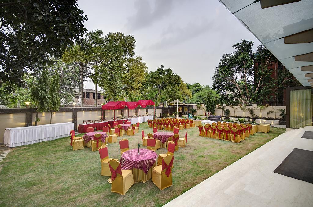 Palm Spring A Boutique Hotel New Delhi Bagian luar foto