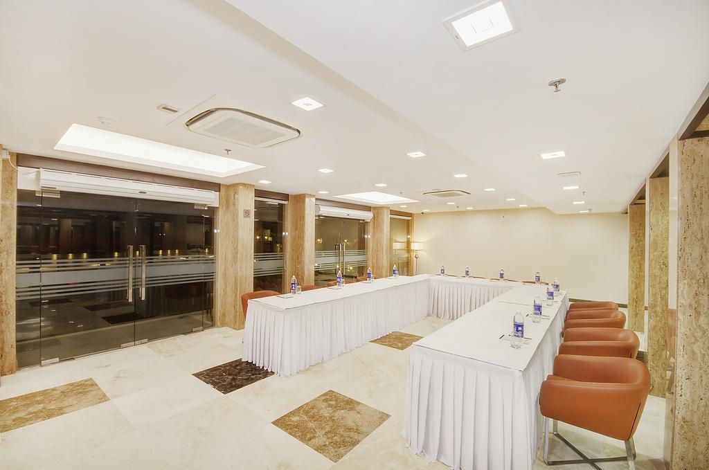 Palm Spring A Boutique Hotel New Delhi Bagian luar foto